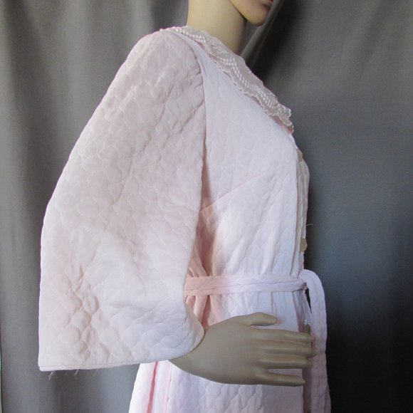 SALE Comfy Quilted Robe in Pink with Ruffle Collar Marshall Field - Picture 6 of 11